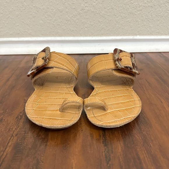 DEFINERY The Loop Ring Croc-Embossed Tan Leather Sandals - Picture 4 of 11